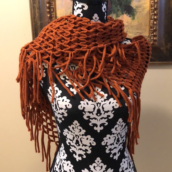 🧣Rusty brown Infiniti crochet fringed scarf versatile wrap - Picture 2 of 8